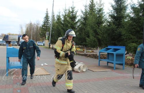 В Аксубаеве прошел заключительный этап соревнований по функциональному пожарному многоборью среди территориальных подразделений Федеральной противопожарной службы по РТ 2023 года