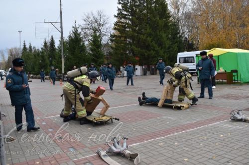 В Аксубаеве прошел заключительный этап соревнований по функциональному пожарному многоборью среди территориальных подразделений Федеральной противопожарной службы по РТ 2023 года