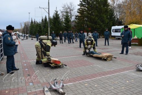 В Аксубаеве прошел заключительный этап соревнований по функциональному пожарному многоборью среди территориальных подразделений Федеральной противопожарной службы по РТ 2023 года