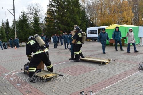 В Аксубаеве прошел заключительный этап соревнований по функциональному пожарному многоборью среди территориальных подразделений Федеральной противопожарной службы по РТ 2023 года