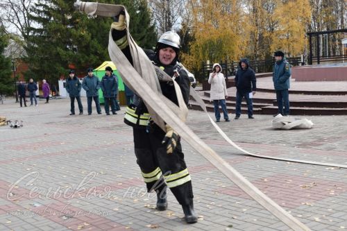 В Аксубаеве прошел заключительный этап соревнований по функциональному пожарному многоборью среди территориальных подразделений Федеральной противопожарной службы по РТ 2023 года