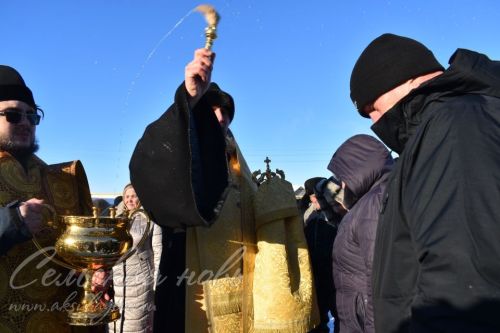 В Аксубаевском районе освятили купола и кресты строящегося здания церкви
