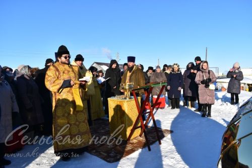 В Аксубаевском районе освятили купола и кресты строящегося здания церкви