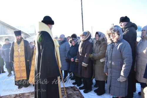В Аксубаевском районе освятили купола и кресты строящегося здания церкви