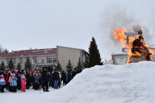 В Аксубаеве отпраздновали Масленицу и встретили весну