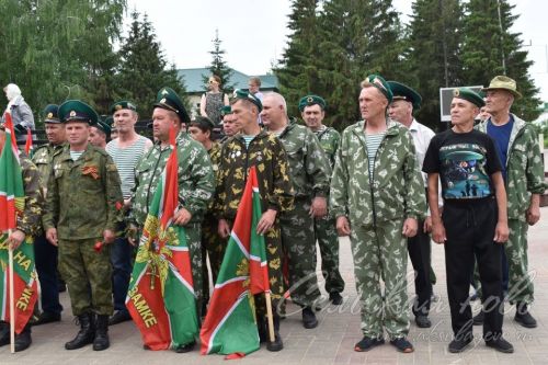 Аксубаевцы, охранявшие рубежи страны, отметили День пограничника