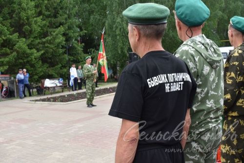 Аксубаевцы, охранявшие рубежи страны, отметили День пограничника