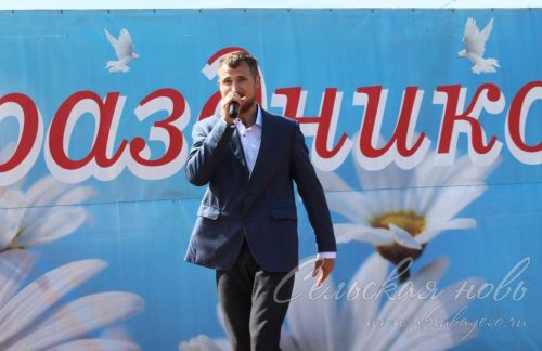 Яркий аксубаевский Сабантуй: чествовали механизаторов, пели, танцевали и состязались в спорте