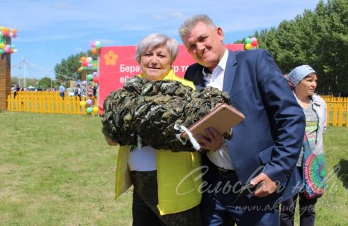 Яркий аксубаевский Сабантуй: чествовали механизаторов, пели, танцевали и состязались в спорте