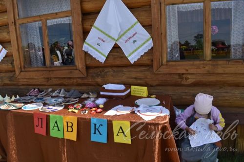 Яркий аксубаевский Сабантуй: чествовали механизаторов, пели, танцевали и состязались в спорте