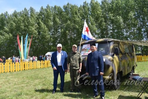 Яркий аксубаевский Сабантуй: чествовали механизаторов, пели, танцевали и состязались в спорте