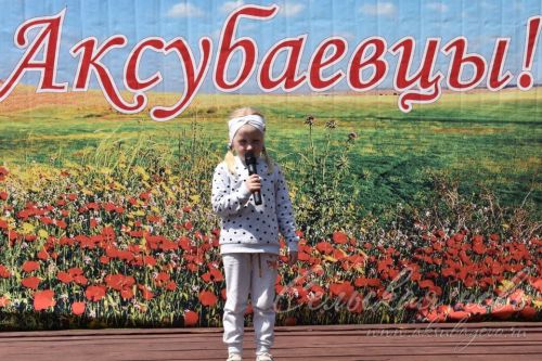 Яркий аксубаевский Сабантуй: чествовали механизаторов, пели, танцевали и состязались в спорте