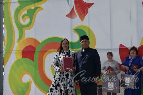 Яркий аксубаевский Сабантуй: чествовали механизаторов, пели, танцевали и состязались в спорте