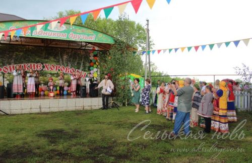 В Аксубаевском районе «Троицкие хороводы» прошли под проливным дождем