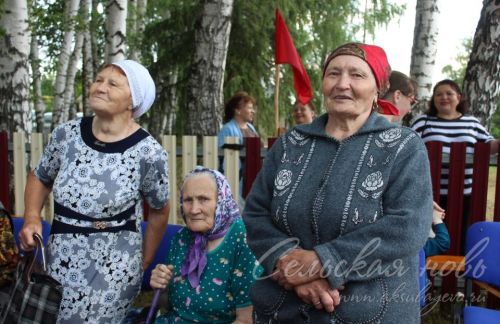 В Аксубаевском районе «Троицкие хороводы» прошли под проливным дождем
