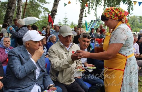 В Аксубаевском районе «Троицкие хороводы» прошли под проливным дождем