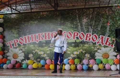 В Аксубаевском районе «Троицкие хороводы» прошли под проливным дождем