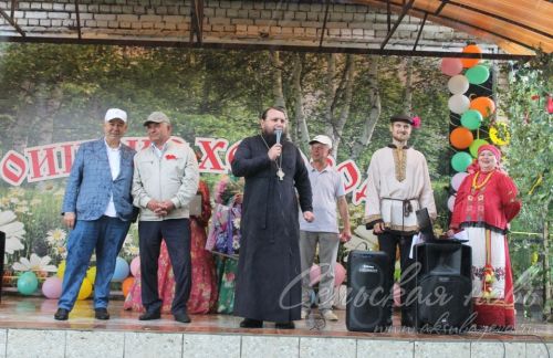 В Аксубаевском районе «Троицкие хороводы» прошли под проливным дождем