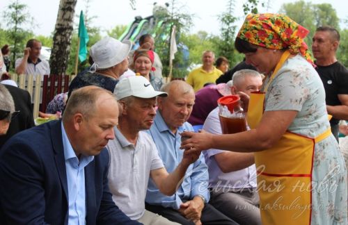 В Аксубаевском районе «Троицкие хороводы» прошли под проливным дождем
