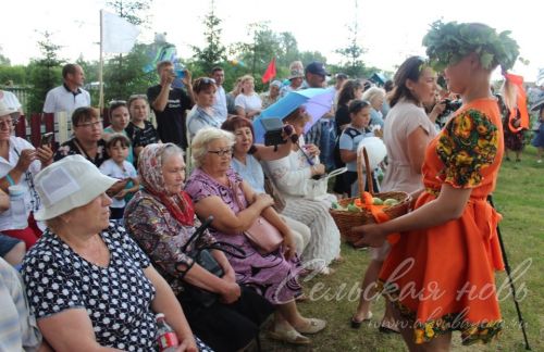В Аксубаевском районе «Троицкие хороводы» прошли под проливным дождем