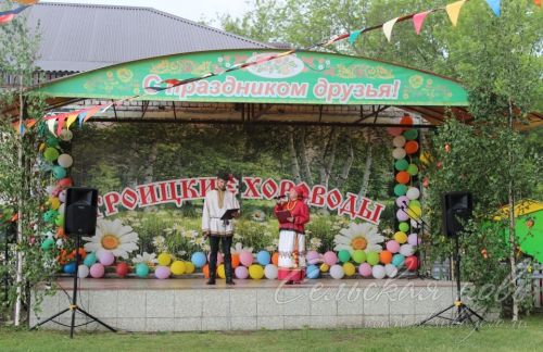 В Аксубаевском районе «Троицкие хороводы» прошли под проливным дождем