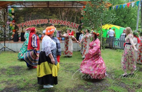 В Аксубаевском районе «Троицкие хороводы» прошли под проливным дождем
