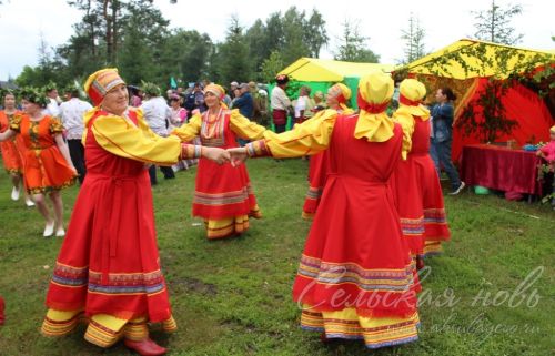 Фоторепортаж с праздника "Троицкие хороводы"