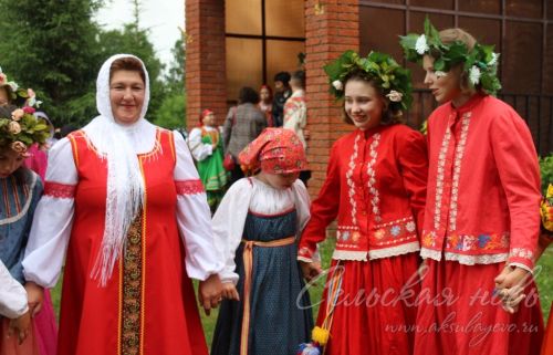 Фоторепортаж с праздника "Троицкие хороводы"