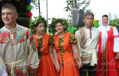 Фоторепортаж с праздника "Троицкие хороводы"