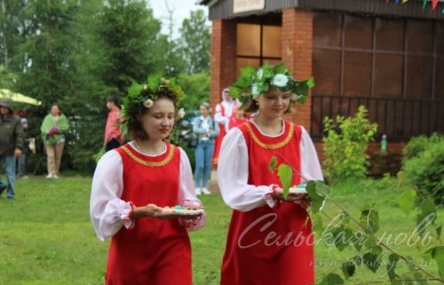 Фоторепортаж с праздника "Троицкие хороводы"