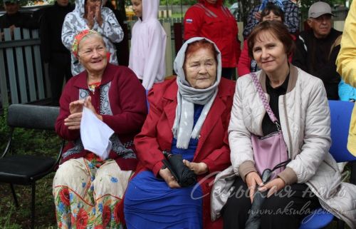 Фоторепортаж с праздника "Троицкие хороводы"