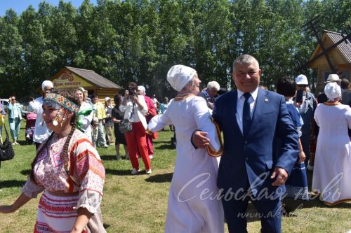 Фоторепортаж с праздника «Уяв»