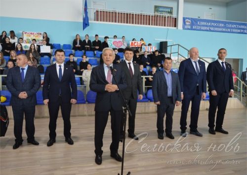 С Аксубаевскими волейболистами встретился Фарид Мухаметшин