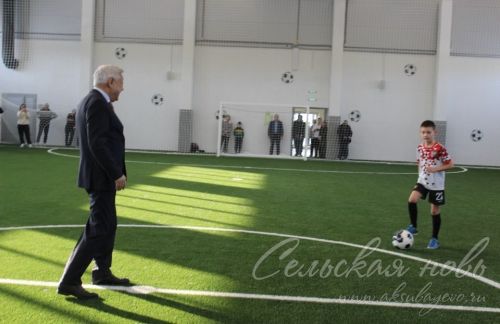 В Аксубаеве открыли крытый футбольный манеж «Аксу»