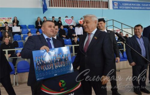С Аксубаевскими волейболистами встретился Фарид Мухаметшин