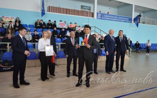 С Аксубаевскими волейболистами встретился Фарид Мухаметшин