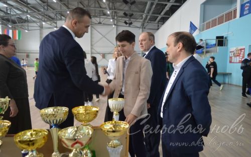 С Аксубаевскими волейболистами встретился Фарид Мухаметшин