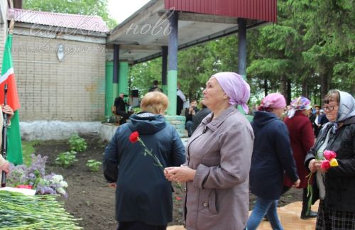 В Емелькино открыли мемориальную доску бойцу СВО