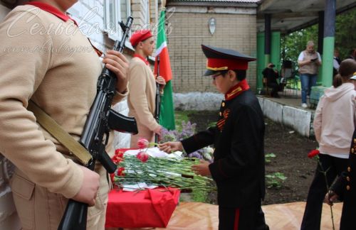 В Емелькино открыли мемориальную доску бойцу СВО
