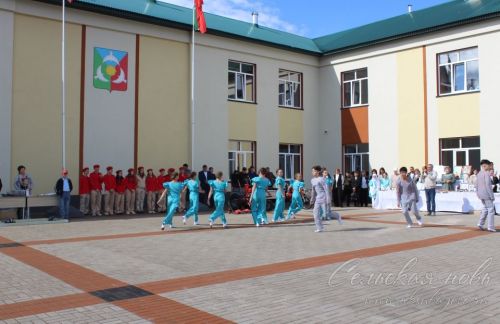 В Аксубаевском районе открыли школу после капремонта и провели августовское совещание работников образования