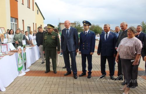 В Аксубаевском районе открыли школу после капремонта и провели августовское совещание работников образования