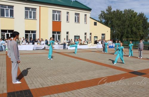 В Аксубаевском районе открыли школу после капремонта и провели августовское совещание работников образования