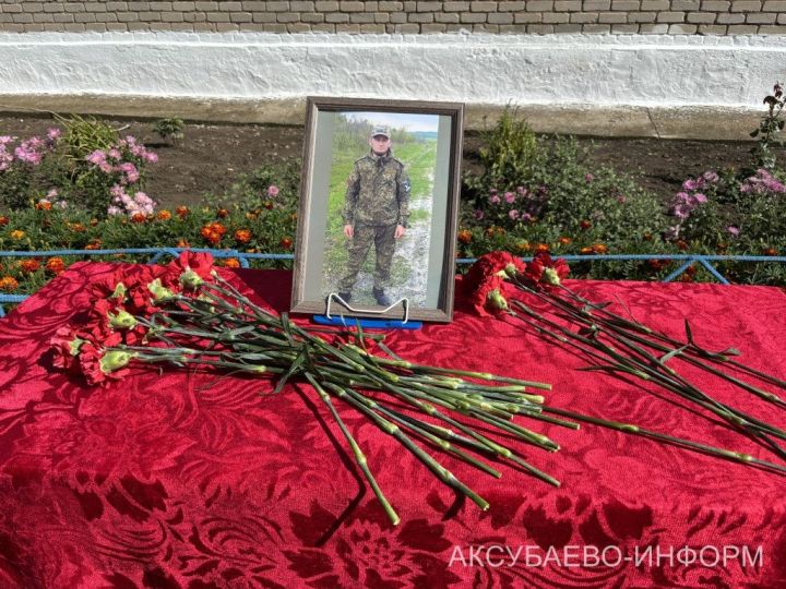 В Новом Ибрайкине Аксубаевского района состоялось открытие мемориальной доски бойцу СВО