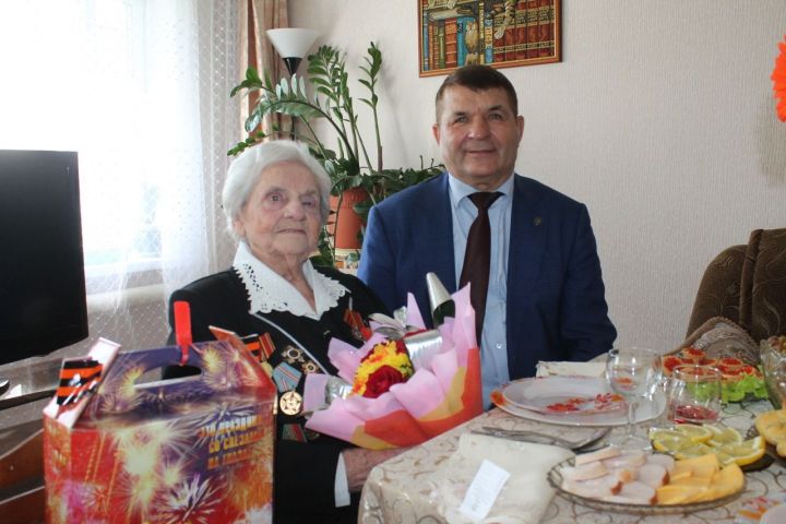 Глава Аксубаевского района Камиль Гилманов поздравил участников войны
