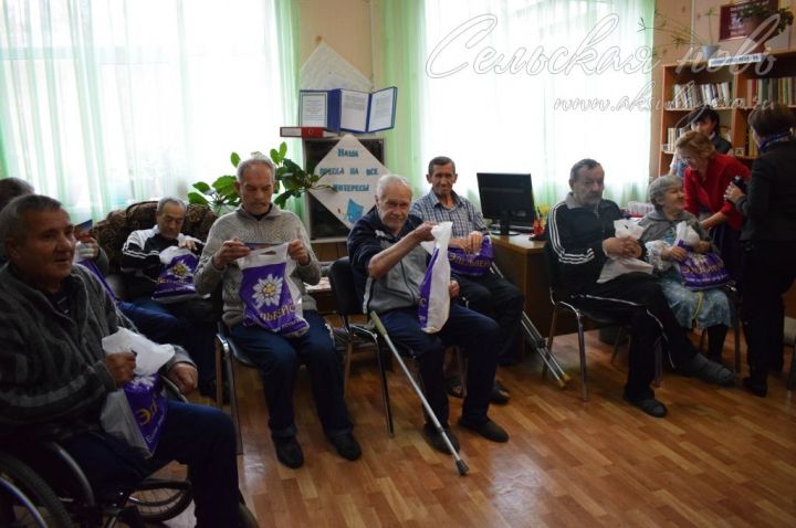 Жильцов Дома-интерната в Аксубаевском районе поздравил Айрат Хайруллин