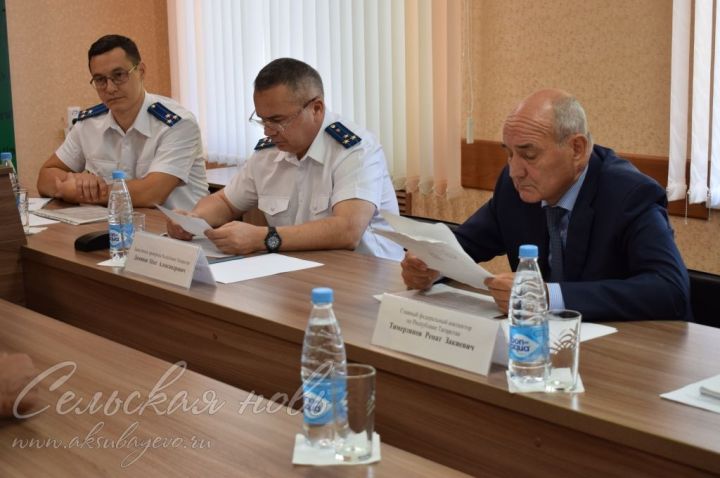 Жителей Аксубаевского района принимал главный  федеральный инспектор Ренат Тимерзянов