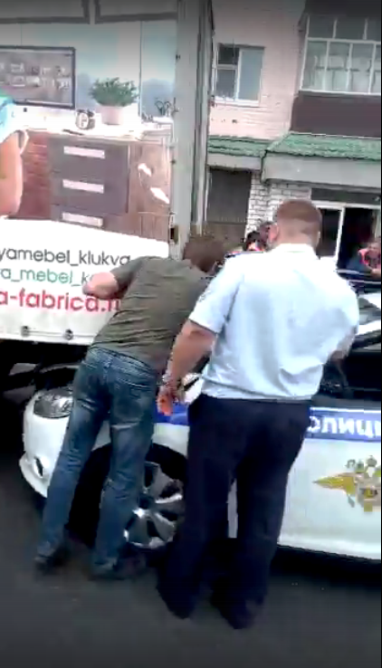 Полицейская машина влетела под «Газель» в Казани