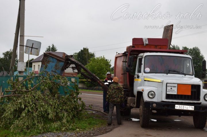 Мусоровозы в Аксубаевском районе доедут и до сел