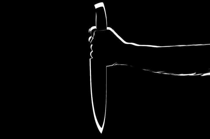 В Татарстане ревнивый мужчина ударил возлюбленную ножом