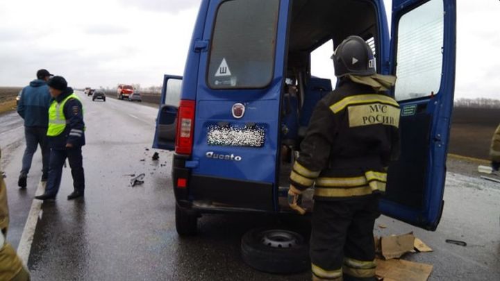 Восемь человек стали жертвами страшного ДТП с автобусом и минивеном на трассе в Алтае